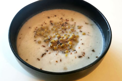 Romige bloemkoolsoep met champignon, erwten & pompoen proteïne chowder