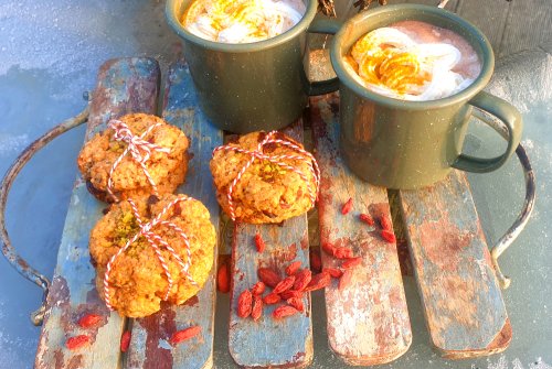 Goji berries oat cookies with maca powder