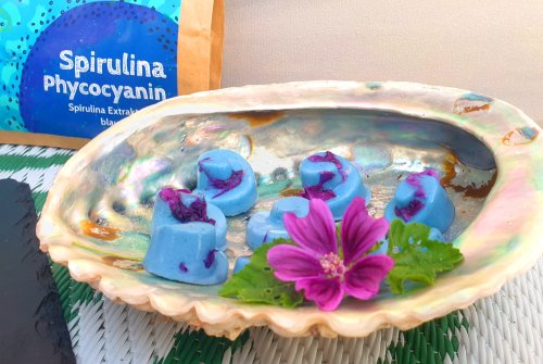 Shower jelly "Shower-Power" with sea blue spirulina powder