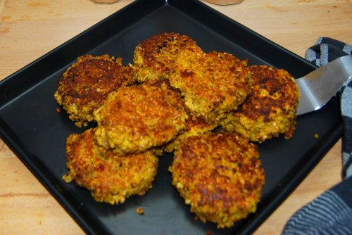 Spicy millet patty with hemp protein and kale