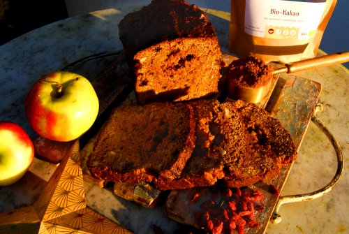 Sappig vruchtenbrood met Aspermühlen cacao en gojibessen