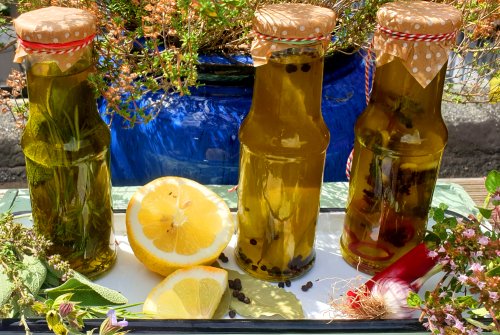 Aromatic spice & herb oils, 3 varieties