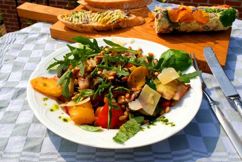 Pesto grilled vegetable salad