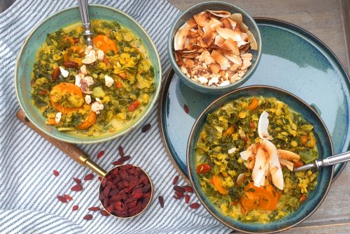 Kale curry with goji berries