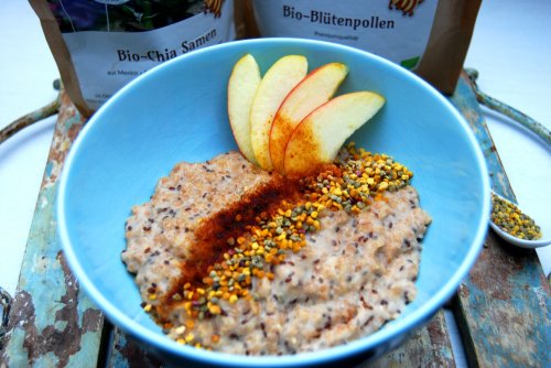 Chia Overnight Oats with Rosehip Powder & Flower Pollen