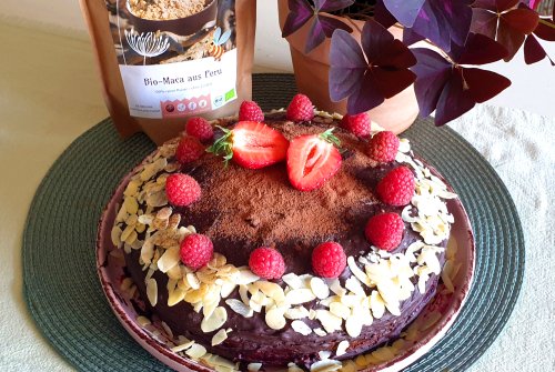 Raspberry and almond cake with maca powder