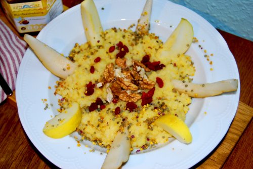Millet apple nut breakfast with goji berries, honey & flower pollen
