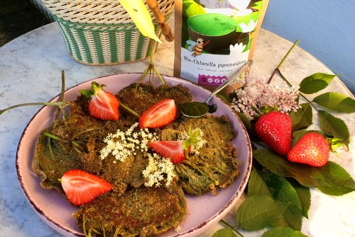 Elderberry chlorella pancakes