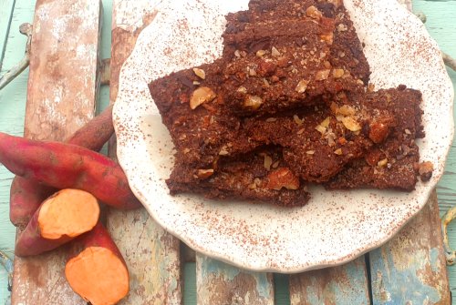 Zoete aardappel brownies met dadels en cacao