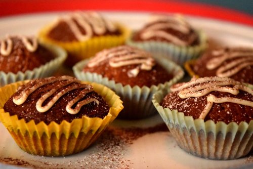 Maca muffins with Bourbon vanilla and almonds