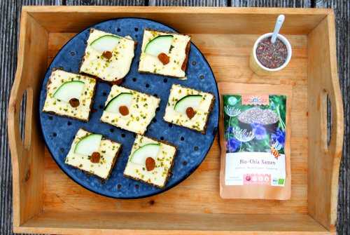 Zucchini-Mandel-Kuchen mit Aspermühlen Chia-Samen