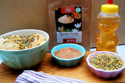 Almond milk rice with rose hip powder, honey & flower pollen