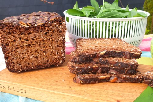 Niederrheinisches Schwarzbrot mit Apfelkraut