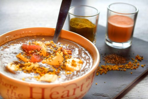 Protein-Chocolate Bowl with hemp protein, flower pollen and acerola