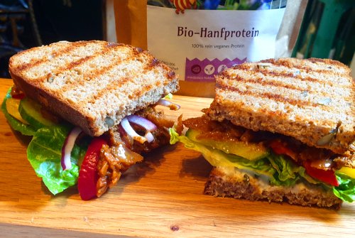 Eiwitsandwich met pulled jackfruit & hennep proteïnepoeder