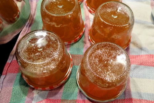 Zelfgemaakte kweeperengelei