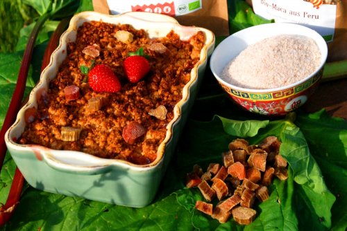 Rhubarb crumble with maca & psyllium husks