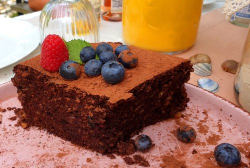 Chocolate choc cake with dates, cocoa & blueberries