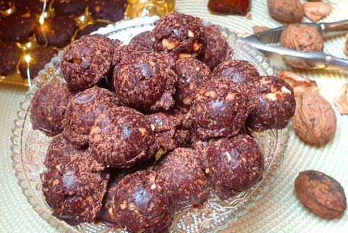 Chocolade walnoot balletjes met dadels & ahornsiroop