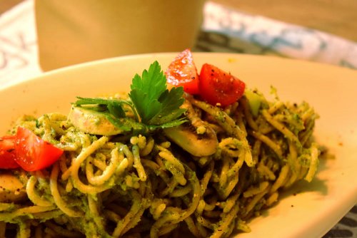 Spirulina spaghetti with broccoli cream sauce and mushrooms