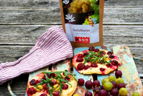 Kleine Flammkuchen mit Stachelbeeren