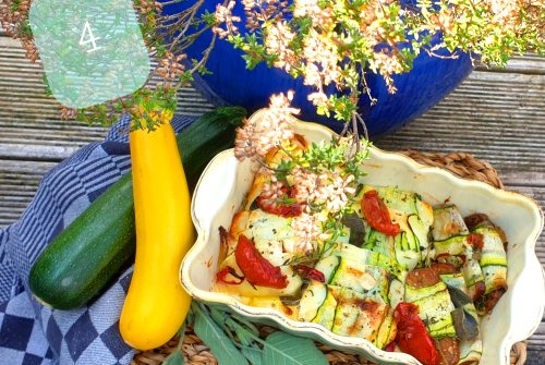 Zucchini parcels with halloumi cheese or smoked tofu