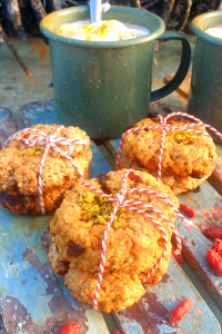 Goji berry oat cookies with maca powder