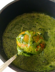 Dyeing eggs with barley grass