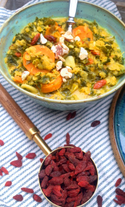 Kale curry with goji berries