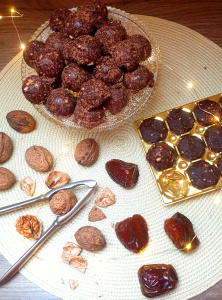 Chocolate walnut balls with dates