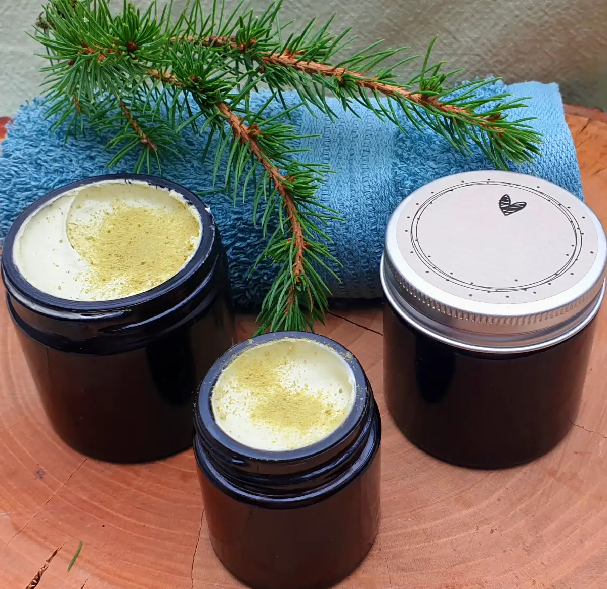 Body butter with spruce sprout powder