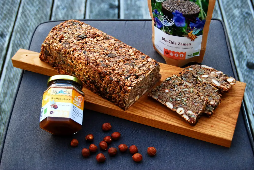 Brot mit Haselnusshonig