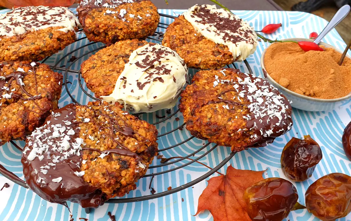 Chai Cookies mit Hagebuttenpulver