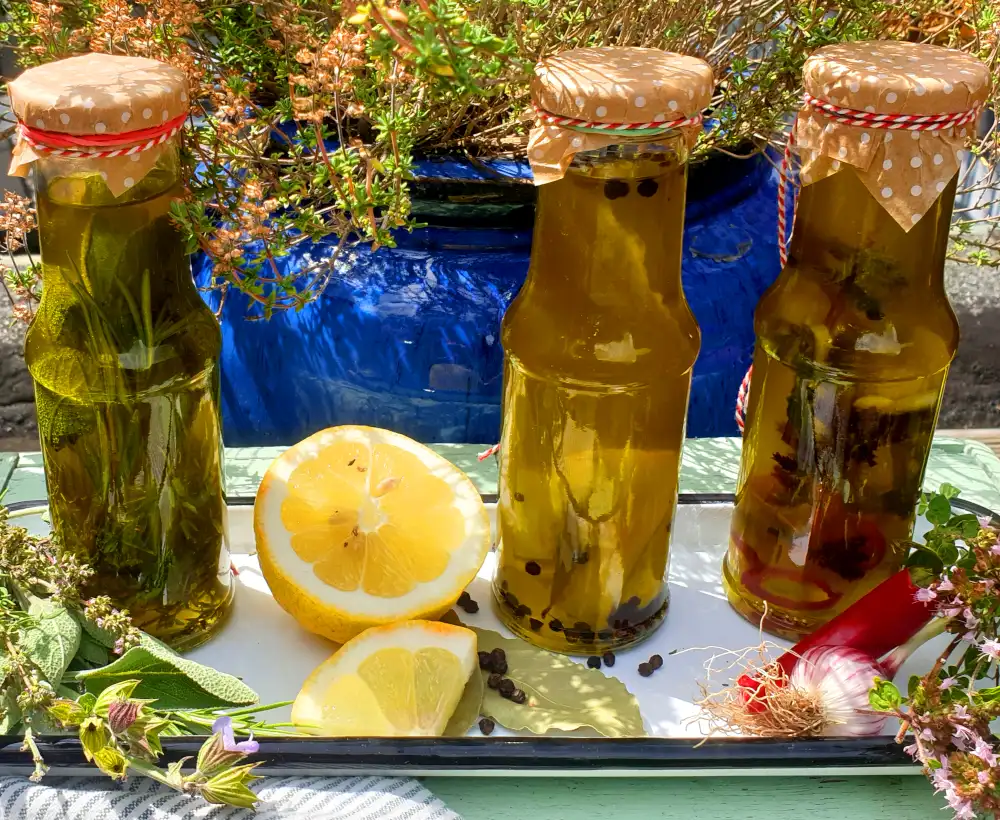 Aromatische Gewürz- & Kräuteröle, 3erlei Sorten