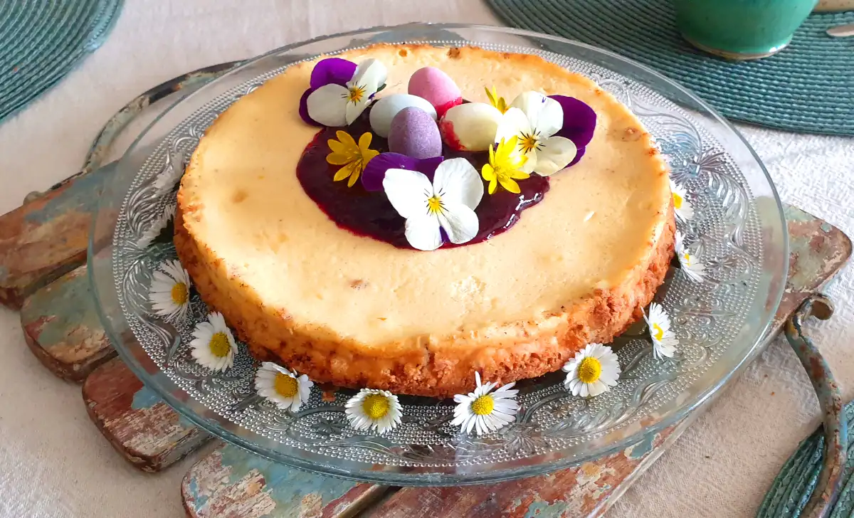 Easter cheesecake with berries