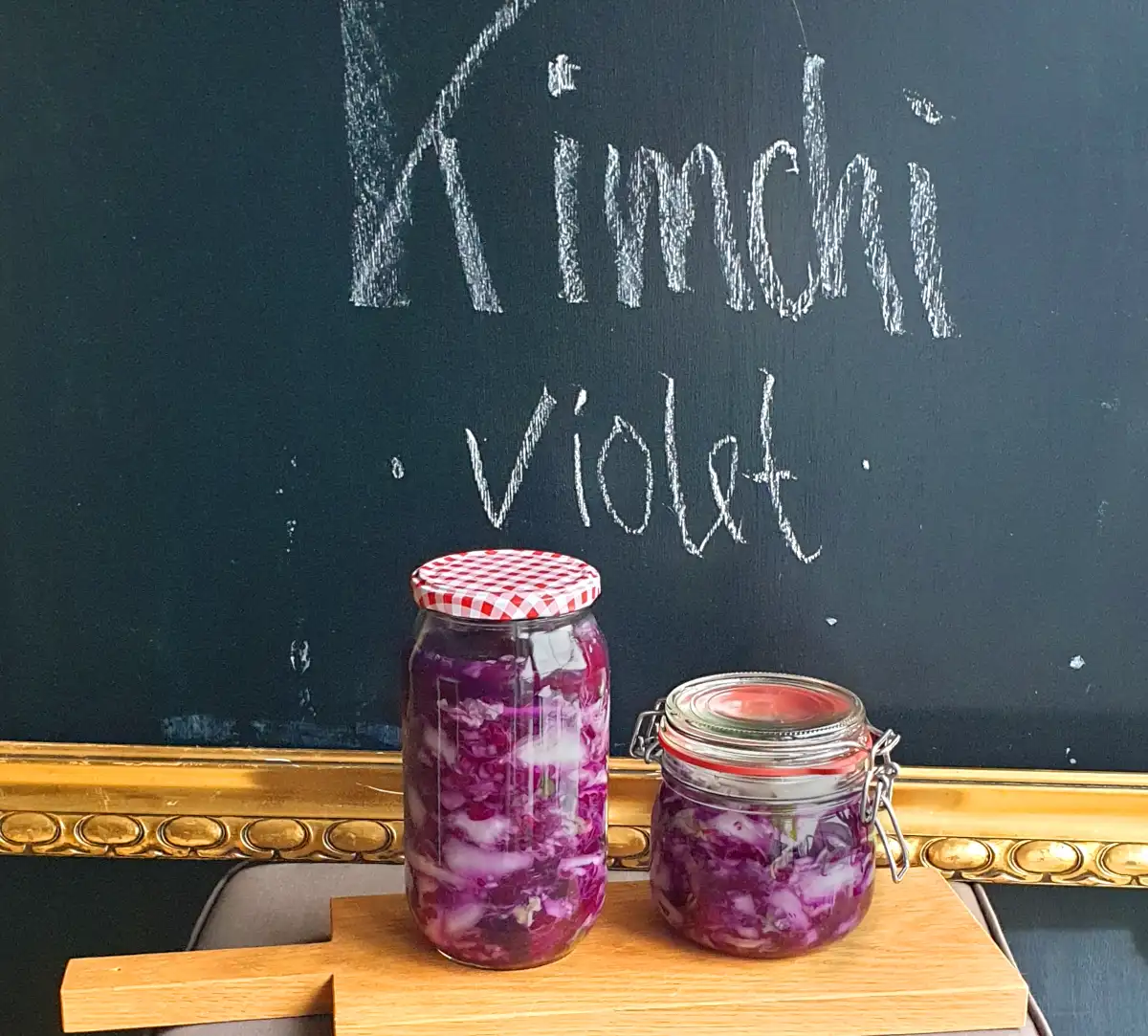 violettes Kimchi im Glas