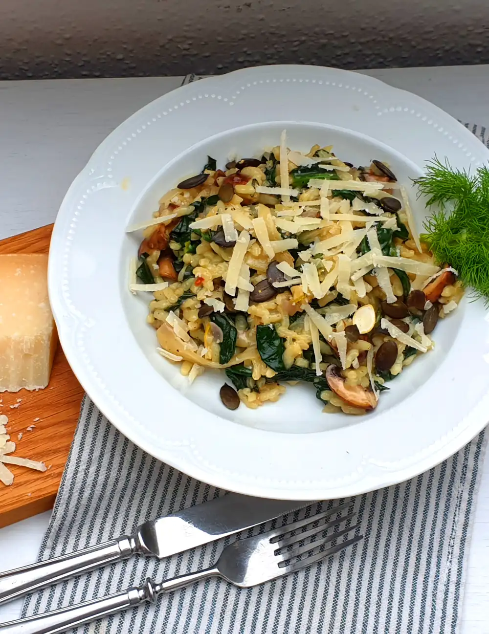 Venkelrisotto met jonge spinazie en paddenstoelen