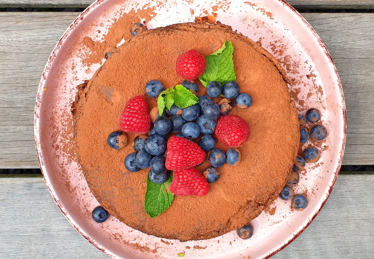 Chocolate cake with decoration