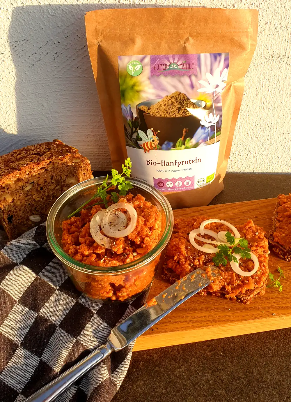 Veggie Mett - minced meat with vegan protein powder.