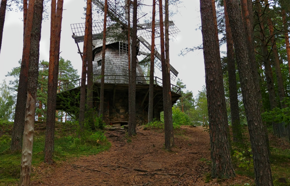 Alte Windmühle im Freilichtmuseum Riga